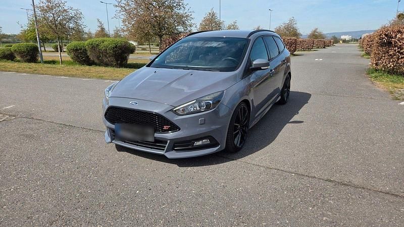 Gebraucht Ford Focus ST 185 PS (136 kW) 2015 Grau Kombi