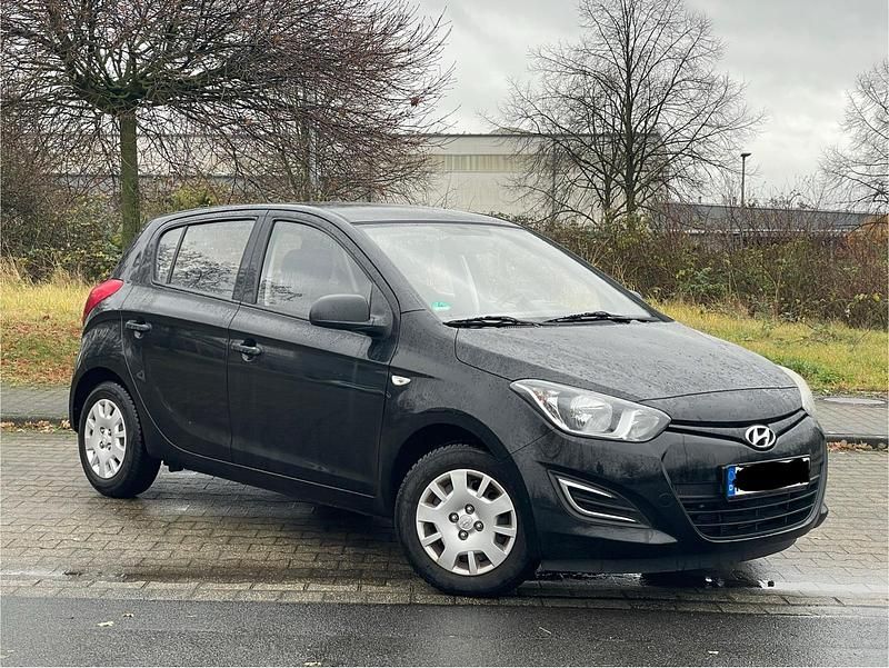 Schwarz Gebraucht 2014 Hyundai i20 Kleinwagen | 5.499 € (Superpreis) - Bild 1/4