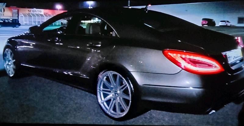 Grau Gebraucht 2012 Mercedes CLS350 Limousine | 14.999 € (Fairer Preis) - Bild 1/4