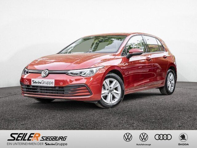 Rot / kings red Gebraucht 2023 VW Golf VIII Life Limousine | 27.670 € (Etwas zu teuer) - Bild 1/4