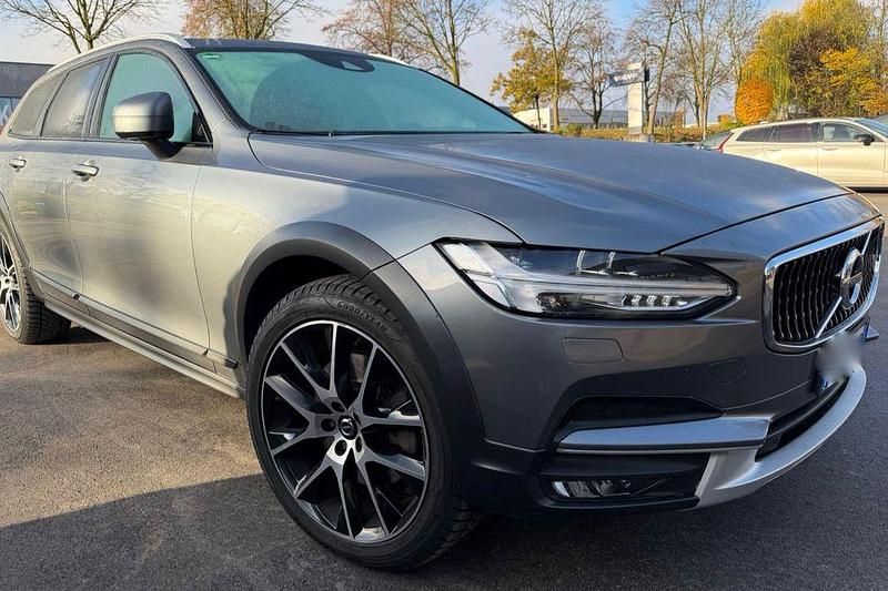 Grau Gebraucht 2020 Volvo V90 CC Pro Kombi | 19.888 € (Superpreis) - Bild 1/4
