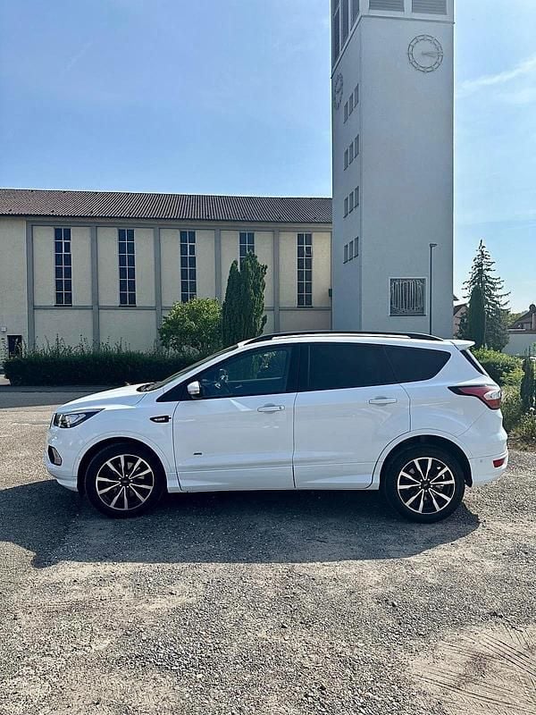 Gebraucht Ford Kuga ST-Line 182 PS (133 kW) 2017 Weiß SUV