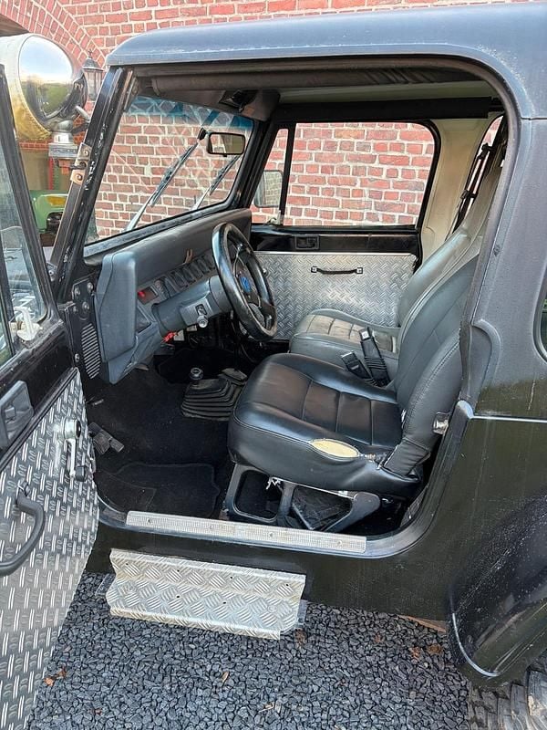 Second-hand Jeep Wrangler 121 CP (88 kW) 1994 Negru SUV