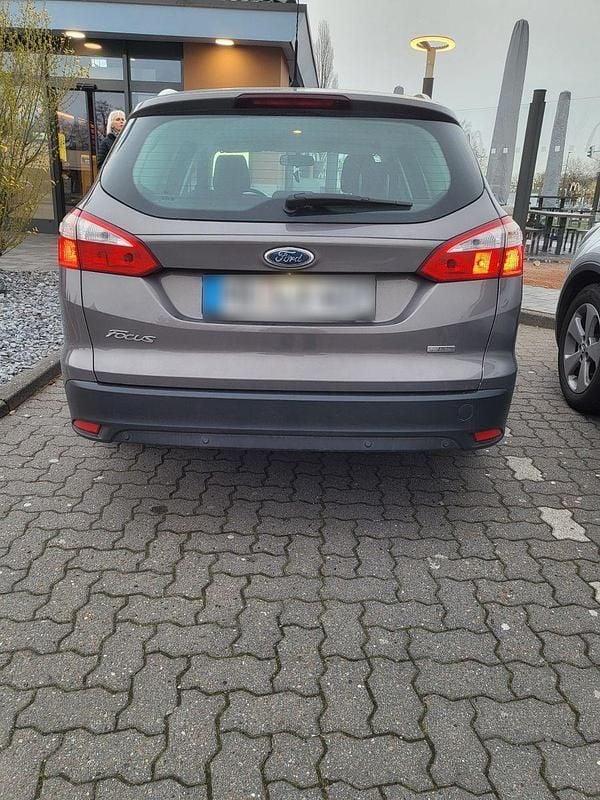 Usado Ford Focus 101 HP (74 kW) 2013 Roxo Carrinha