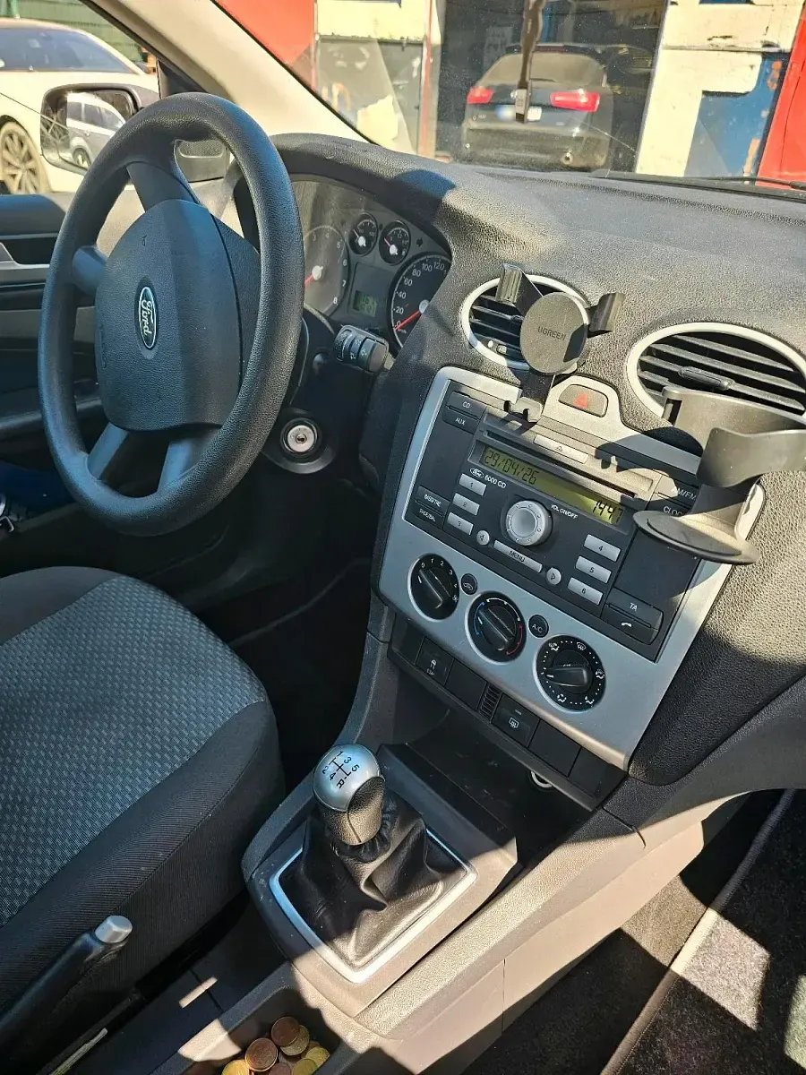 Second-hand Ford Focus 101 CP (74 kW) 2006 Bej Berlinǎ