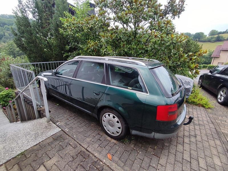 Grün Gebraucht 1998 Audi A6 Kombi | 2.200 € (Fairer Preis) - Bild 1/3