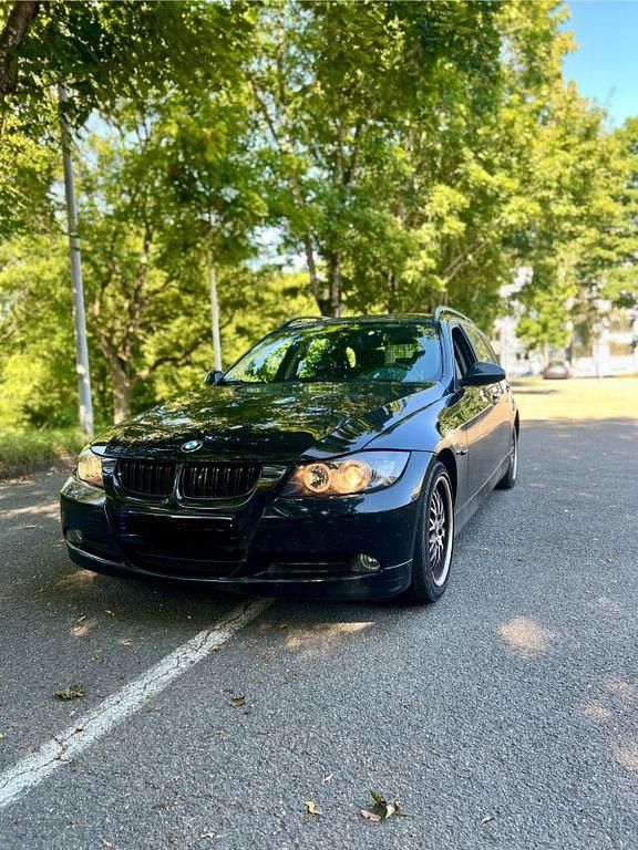 Schwarz Gebraucht 2008 BMW 320 Kombi | 3.500 € (Guter Preis) - Bild 1/4