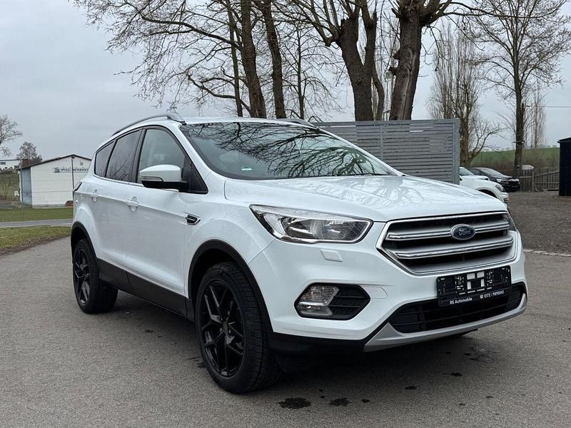 Gebraucht Ford Kuga Trend 120 PS (88 kW) 2018 Weiß SUV