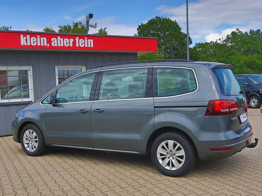 Gebraucht VW Sharan 150 PS (110 kW) 2022 Grau Van / Kleinbus