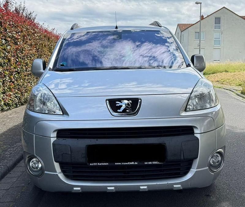 Silber Gebraucht 2010 Peugeot Partner Tepee Outdoor Van / Kleinbus | 4.999 € (Fairer Preis) - Bild 1/4