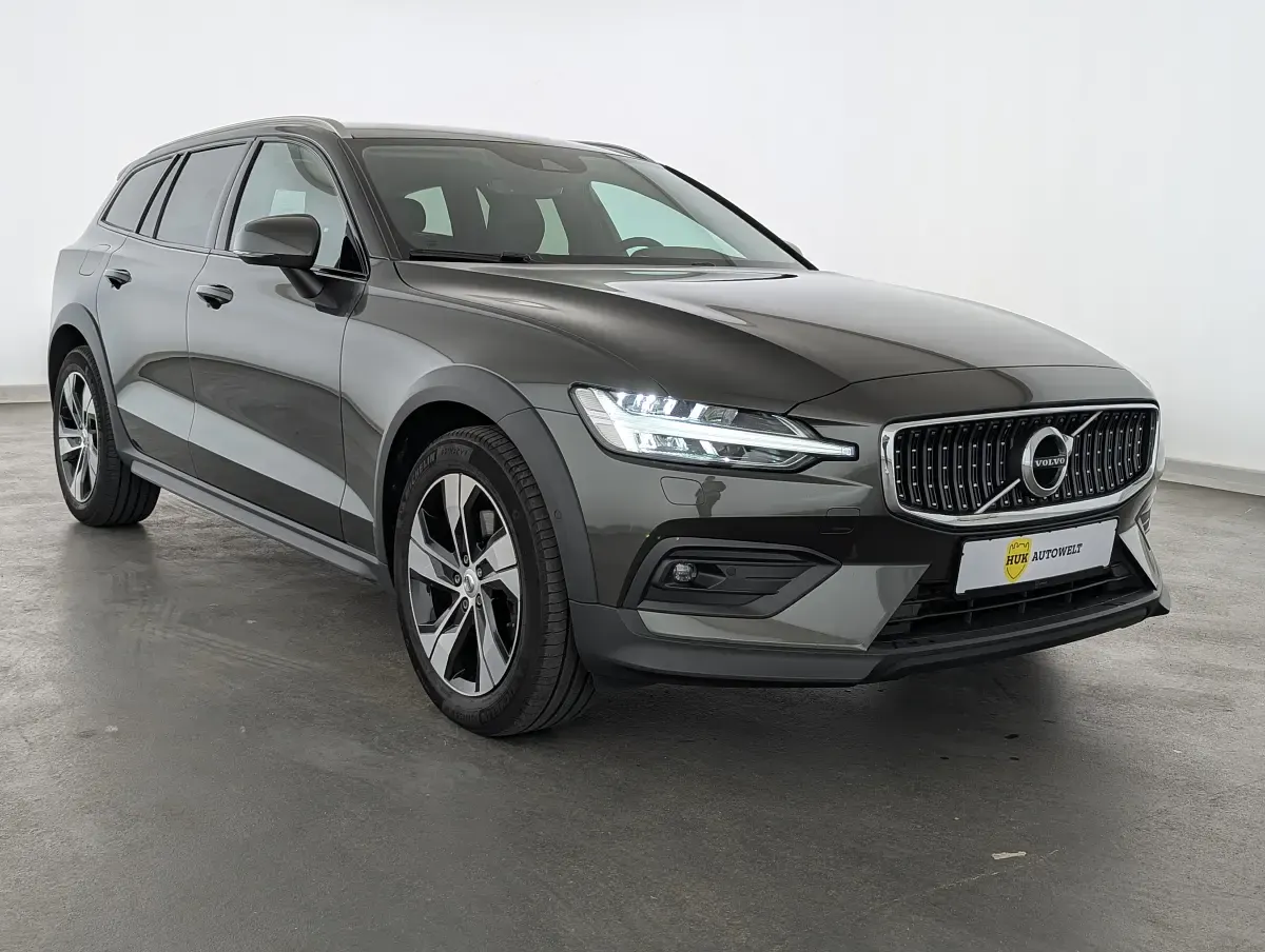 Gebraucht Volvo V60 CC Pro 197 PS (144 kW) 2022 Pine grey Kombi