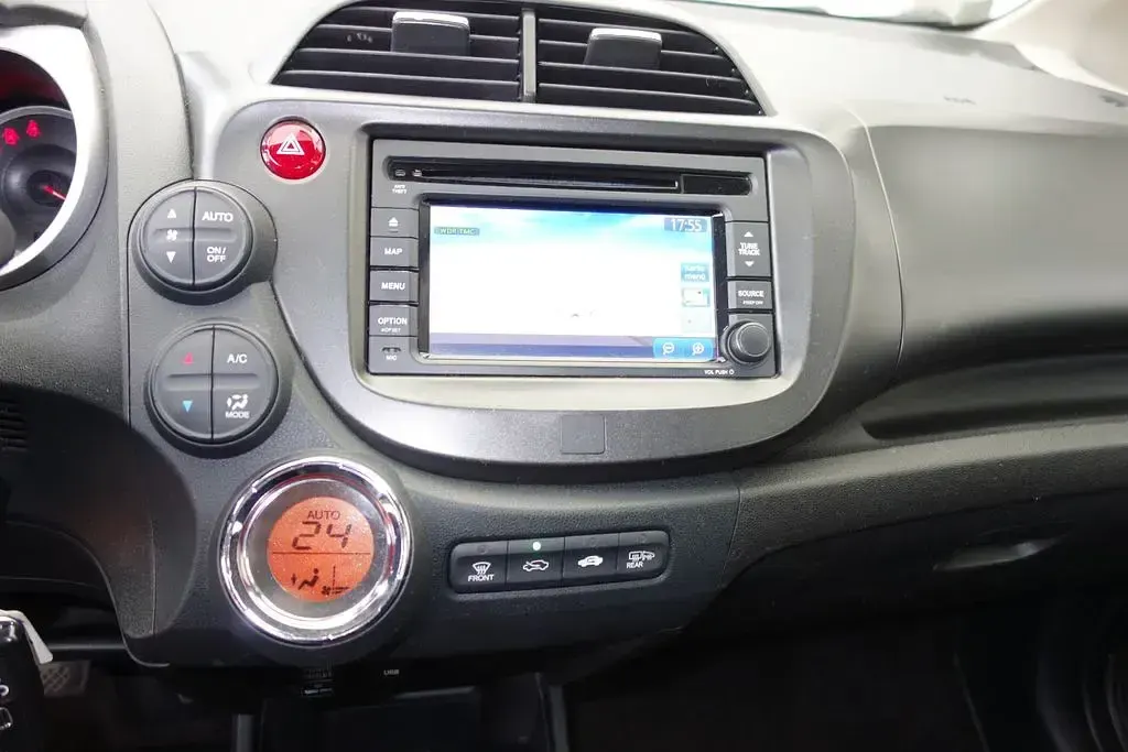 Gebraucht Honda Jazz SI 99 PS (72 kW) 2013 Weiß Kleinwagen