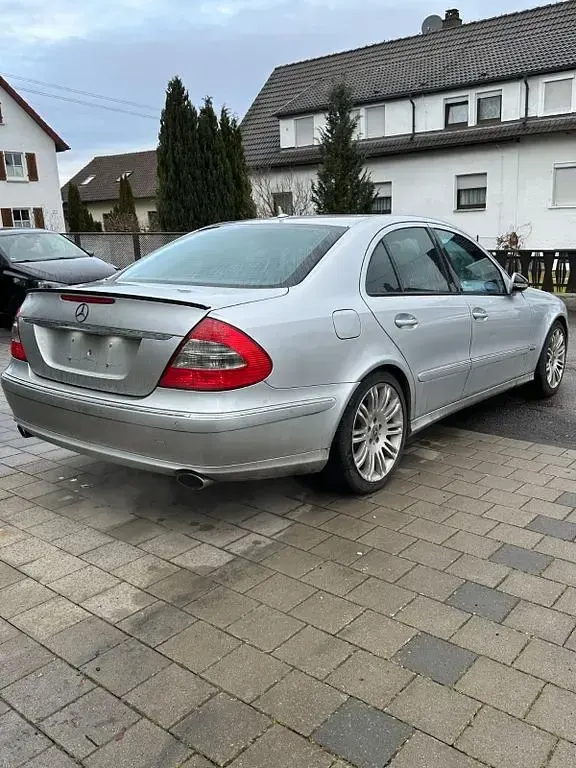 Gebraucht Mercedes E280 Avantgarde 190 PS (139 kW) 2008 Silber Limousine