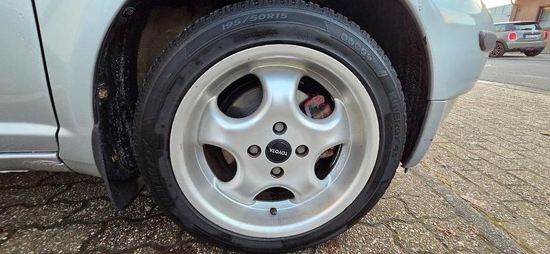 Gebraucht Toyota Yaris Luna 86 PS (63 kW) 2000 Grau Limousine