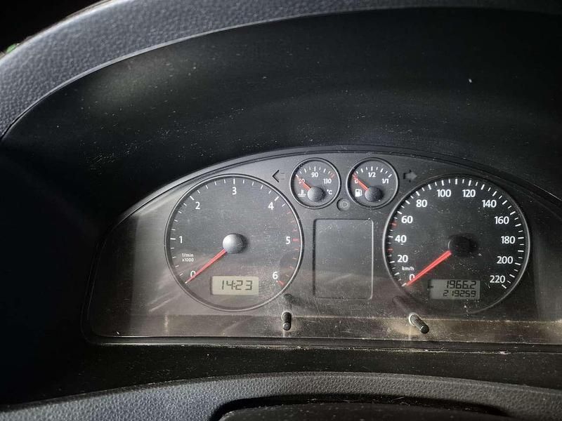 Gebraucht VW T5 102 PS (75 kW) 2009 Orange Van