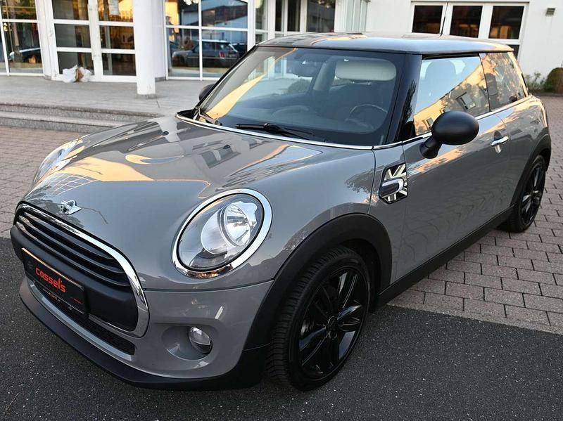 Moonwalk grey (metallic) Gebraucht 2016 Mini ONE Kleinwagen | 8.490 € - Bild 1/4