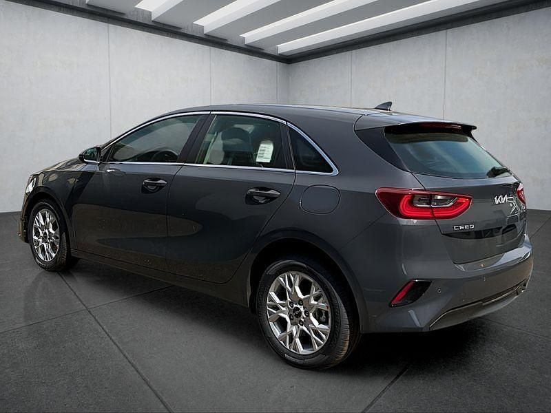 Gebraucht Kia Ceed 140 PS (102 kW) 2025 Grau Kleinwagen