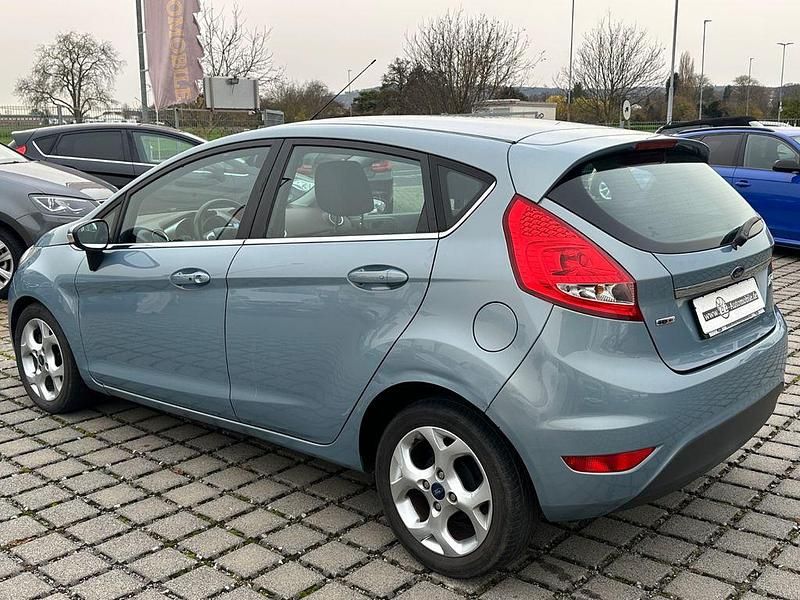 Gebraucht Ford Fiesta Titanium 90 PS (66 kW) 2008 Grau Limousine