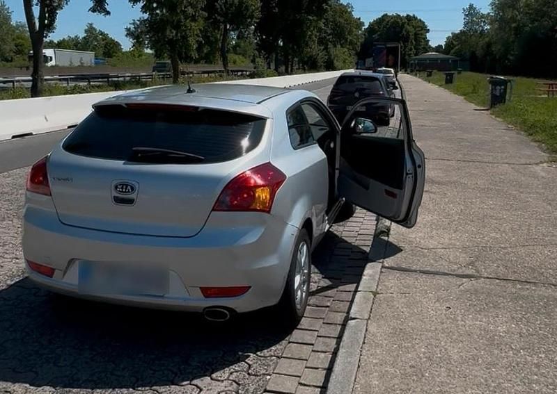 Silber Gebraucht 2008 Kia Ceed Coupé | 1.250 € - Bild 1/4