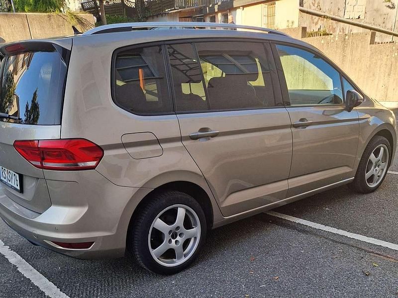Gebraucht VW Touran 150 PS (110 kW) 2016 Bronze Van / Kleinbus