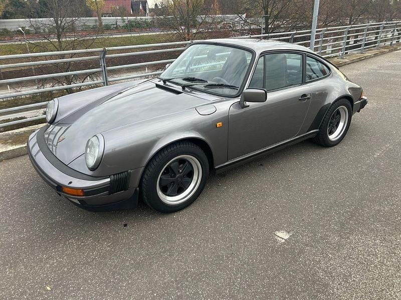 Grau Gebraucht 1984 Porsche 911 Carrera Coupé | 58.900 € - Bild 1/4