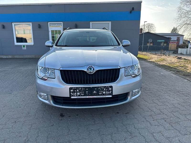 Gebraucht Skoda Superb 140 PS (102 kW) 2013 Silber Kombi