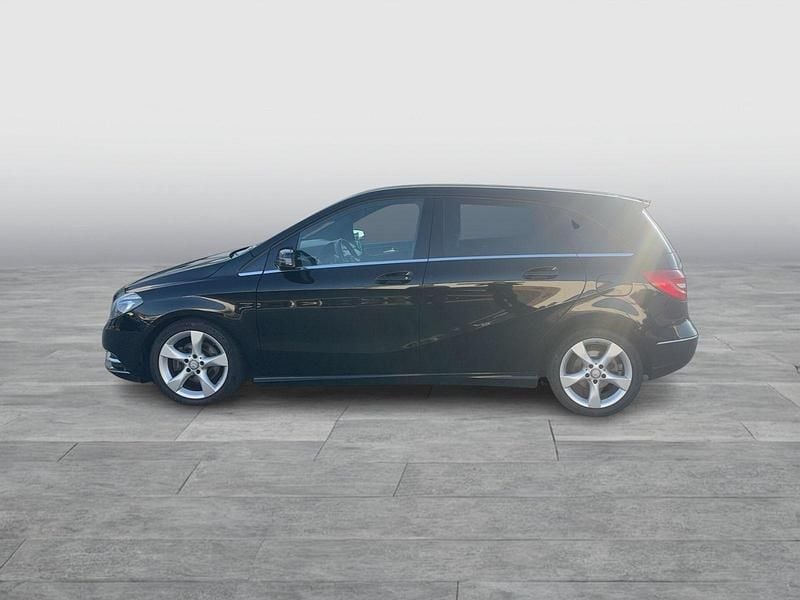 Schwarz Gebraucht 2013 Mercedes B200 Van / Kleinbus | 12.990 € (Fairer Preis) - Bild 1/4