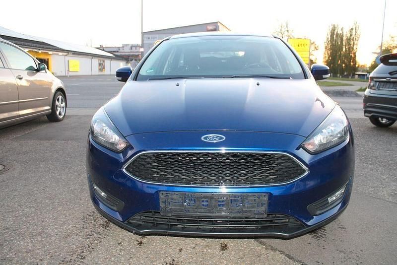 Gebraucht Ford Focus Titanium 125 PS (91 kW) 2015 Blau Limousine