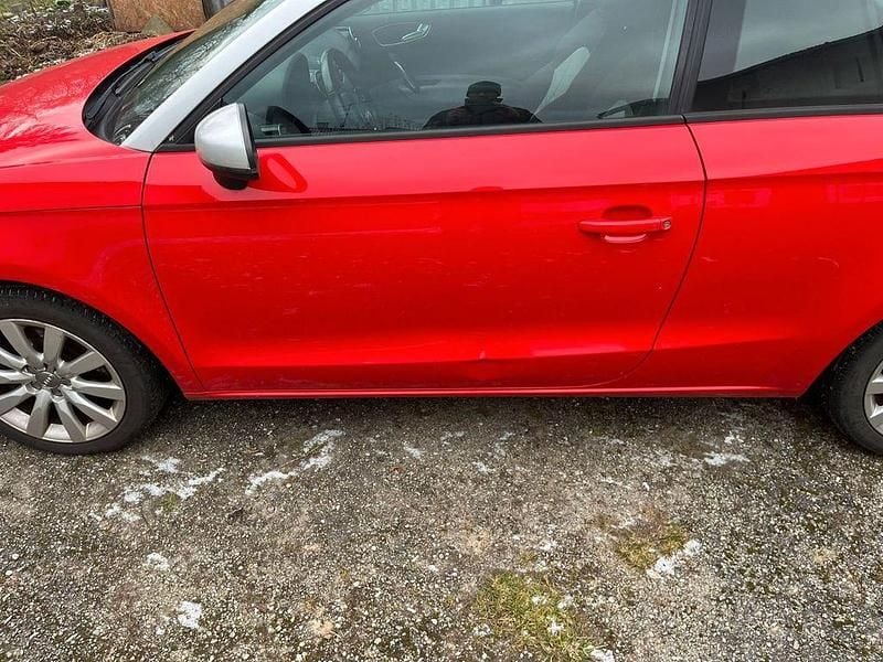 Gebraucht Audi A1 Attraction 122 PS (89 kW) 2012 Rot Kleinwagen