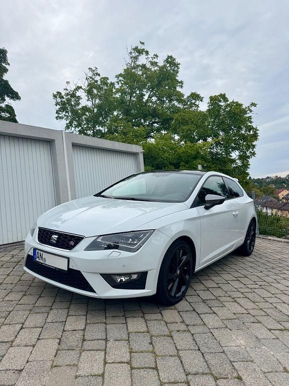 Weiß Gebraucht 2015 Seat Leon SC Kleinwagen | 9.450 € (Fairer Preis) - Bild 1/4