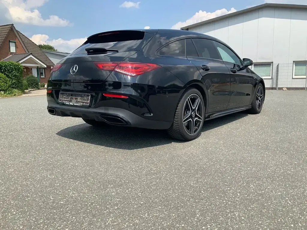 Gebraucht Mercedes CLA200 Shooting Brake 163 PS (119 kW) 2021 Schwarz Kombi