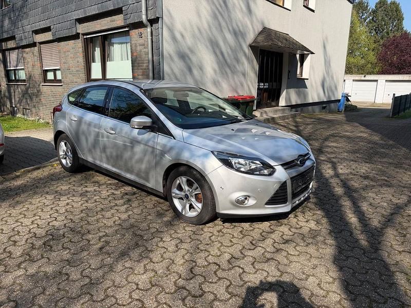 Second-hand Ford Focus 101 CP (74 kW) 2012 Argintiu Berlinǎ