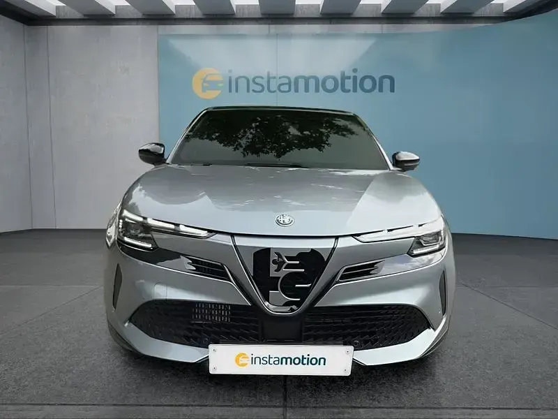 Neu Alfa Romeo Junior 145 PS (106 kW) 2025 Grau SUV