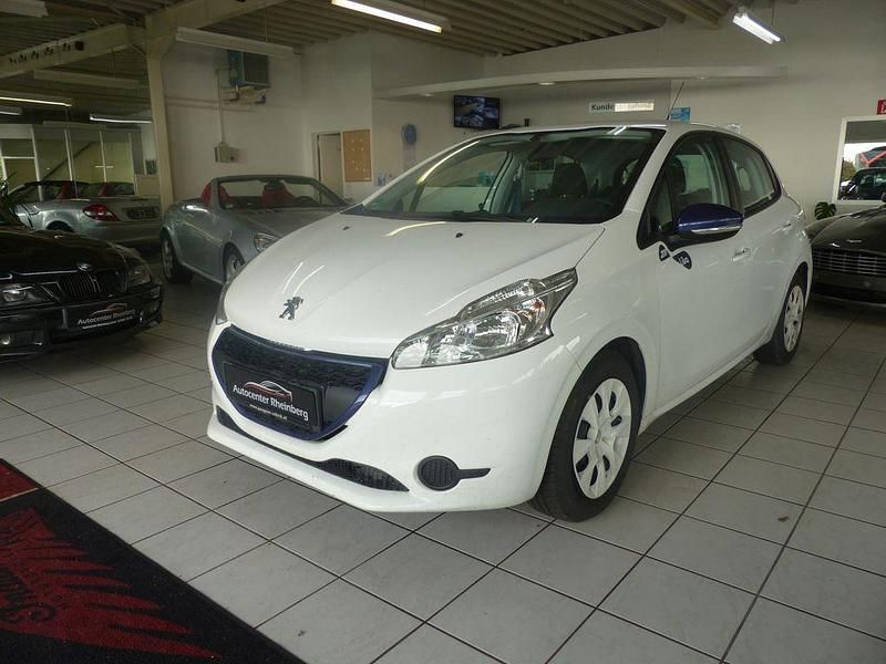 Weiß Gebraucht 2014 Peugeot 208 Kleinwagen | 7.299 € (Teuer) - Bild 1/4