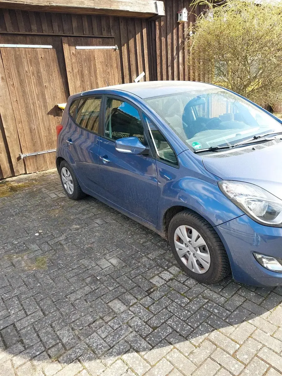 Gebraucht Hyundai ix20 90 PS (66 kW) 2013 Blau Kleinwagen