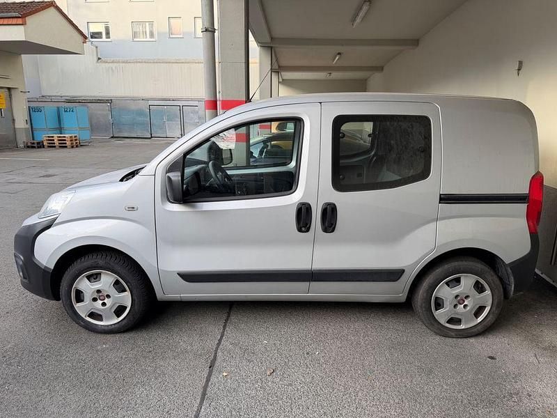 Gebraucht Fiat Fiorino 77 PS (56 kW) 2019 Grau Van / Kleinbus