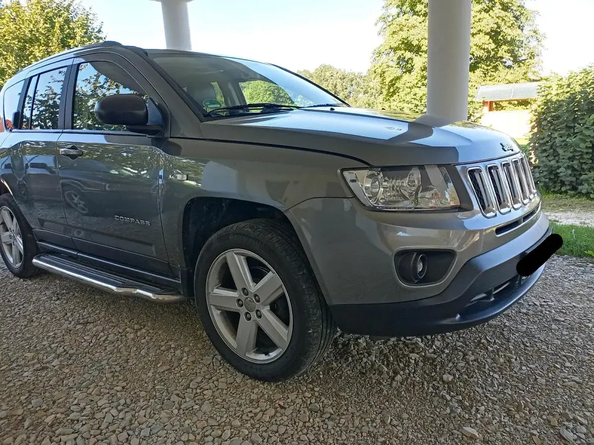 Gebraucht Jeep Compass 163 PS (119 kW) 2013 Grau SUV