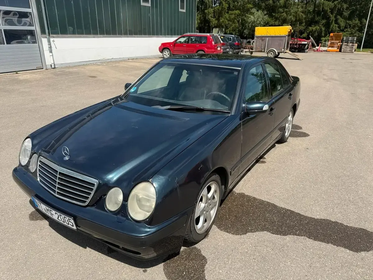Gebraucht Mercedes E200 116 PS (85 kW) 2000 Blau Limousine