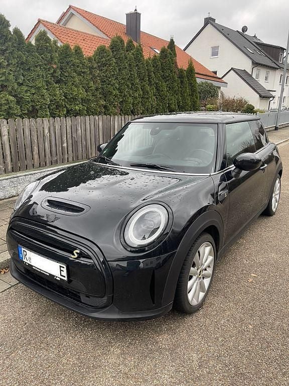 Gebraucht Mini Cooper SE Essential 135 kW (184 PS) 2023 Schwarz Kleinwagen