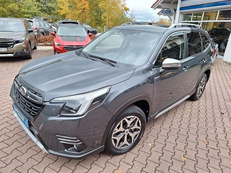 Magnetite gray p8y Neu 2024 Subaru Forester Comfort SUV | 38.900 € (Fairer Preis) - Bild 1/4