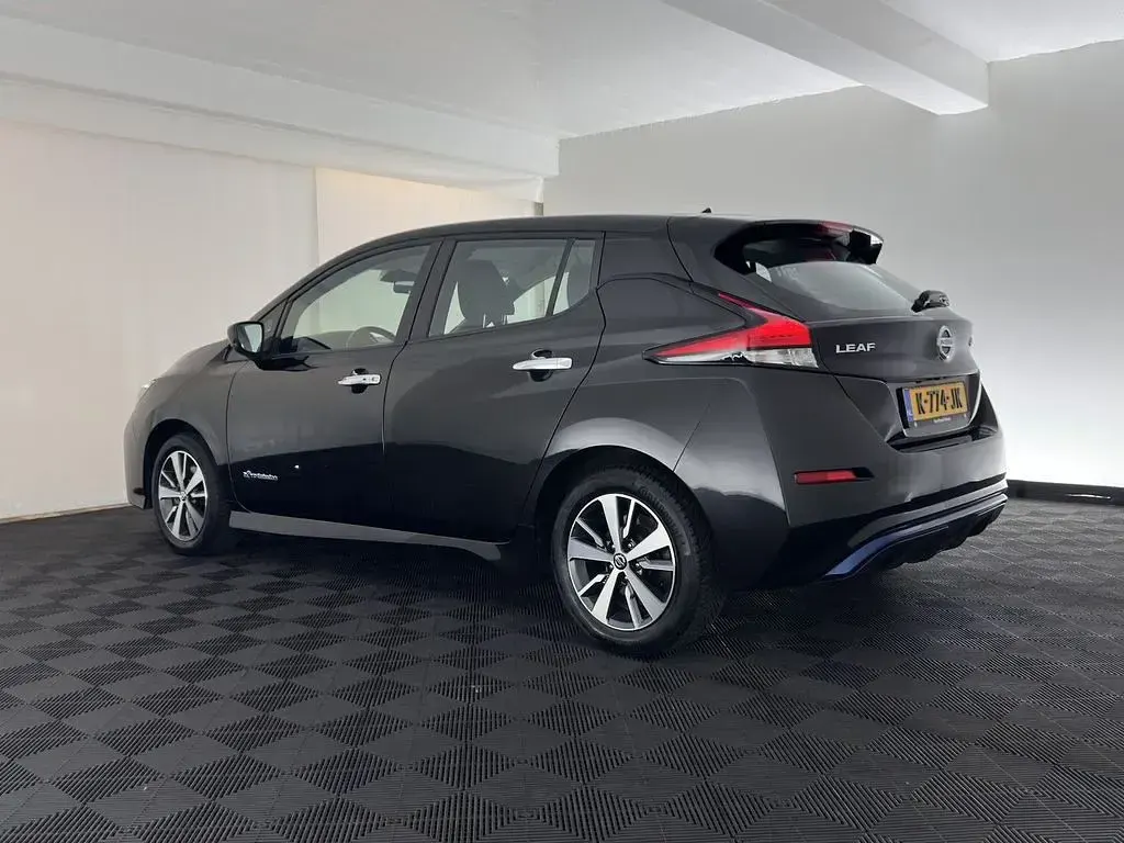 Gebraucht Nissan Leaf Acenta 110 kW (150 PS) 2020 Schwarz Kleinwagen