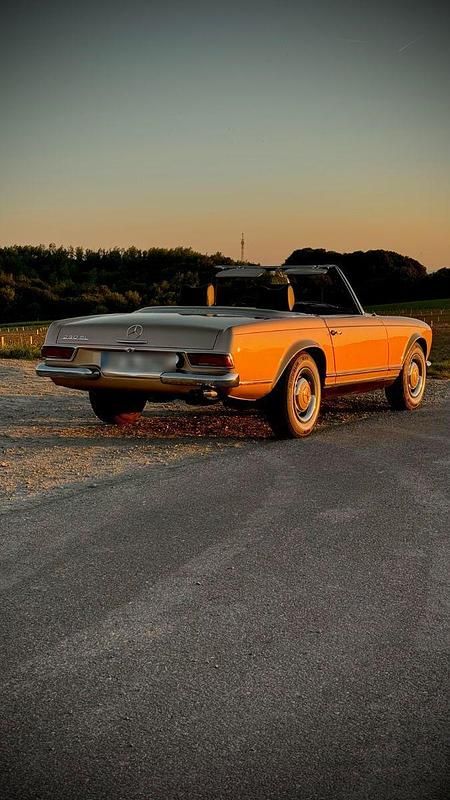 Gebraucht Mercedes 230 150 PS (110 kW) 1966 Gold Cabrio