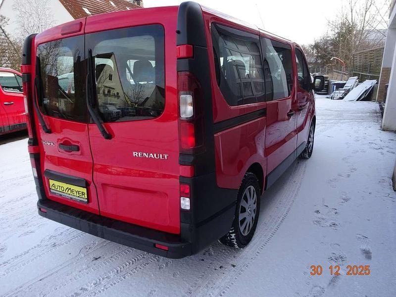 Gebraucht Renault Trafic Expression 125 PS (91 kW) 2017 Magmarot Van / Kleinbus