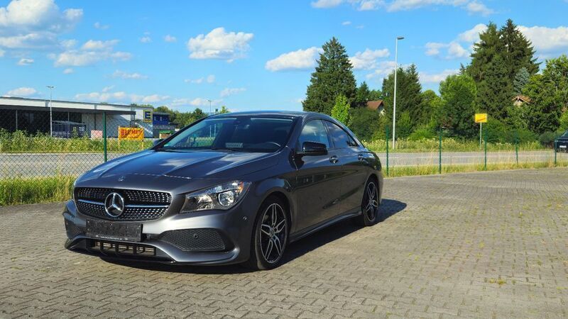 Grau Gebraucht 2018 Mercedes CLA180 AMG line Limousine | 20.890 € (Fairer Preis) - Bild 1/4