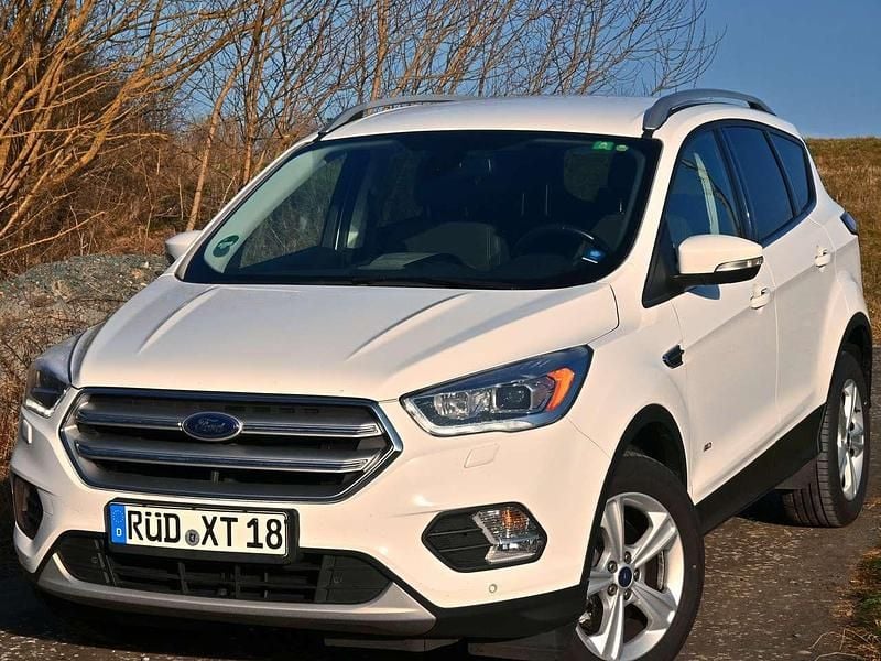 Gebraucht Ford Kuga Titanium 179 PS (131 kW) 2017 Weiß SUV