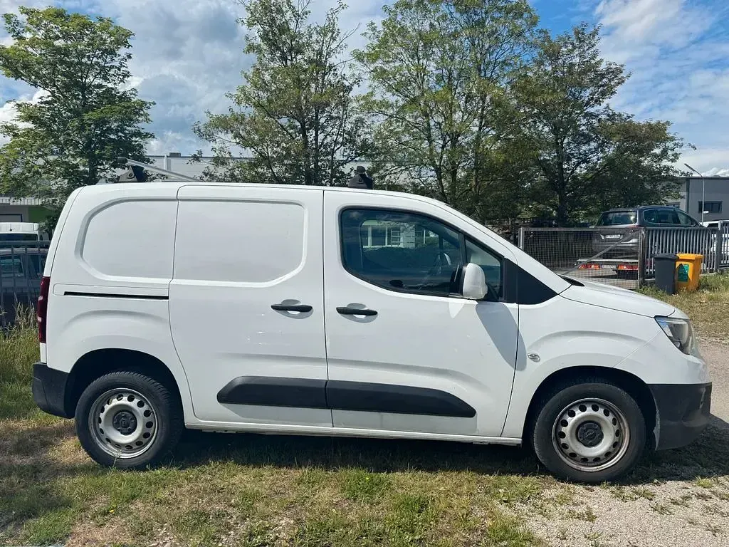 Gebraucht Opel Combo Edition 102 PS (75 kW) 2020 Weiß Van / Kleinbus