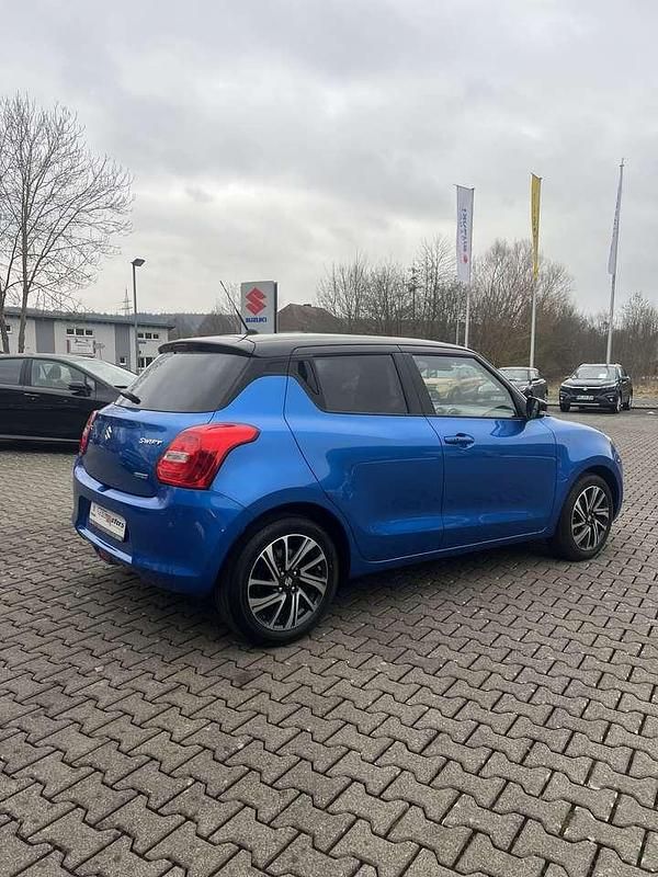 Gebraucht Suzuki Swift Comfort+ 83 PS (61 kW) 2022 Speedy/super black pearl met. Kleinwagen