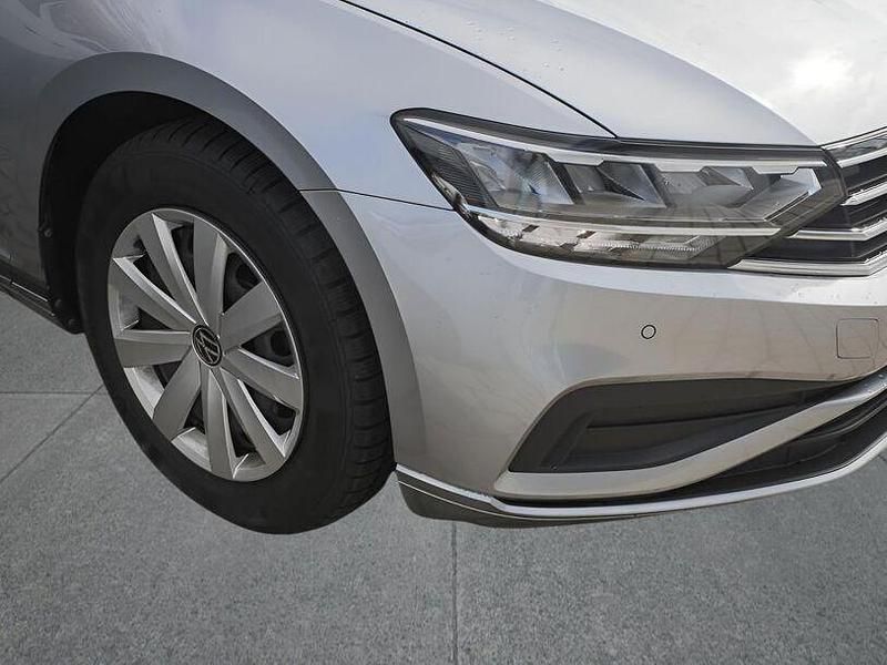 Gebraucht VW Passat 150 PS (110 kW) 2022 Silber Kombi