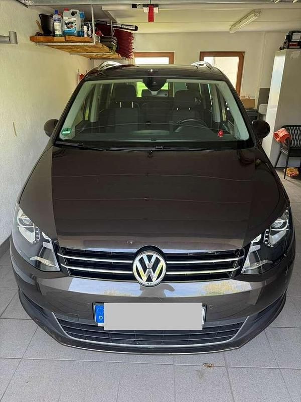Gebraucht VW Sharan Comfortline 140 PS (102 kW) 2015 Braun Van / Kleinbus