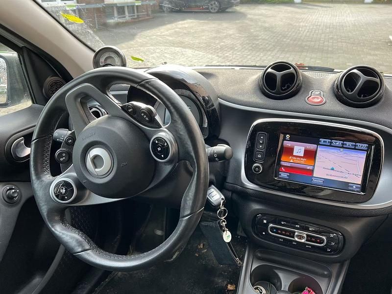 Gebraucht Smart ForFour Electric Drive 60 kW (82 PS) 2017 Weiß Kleinwagen